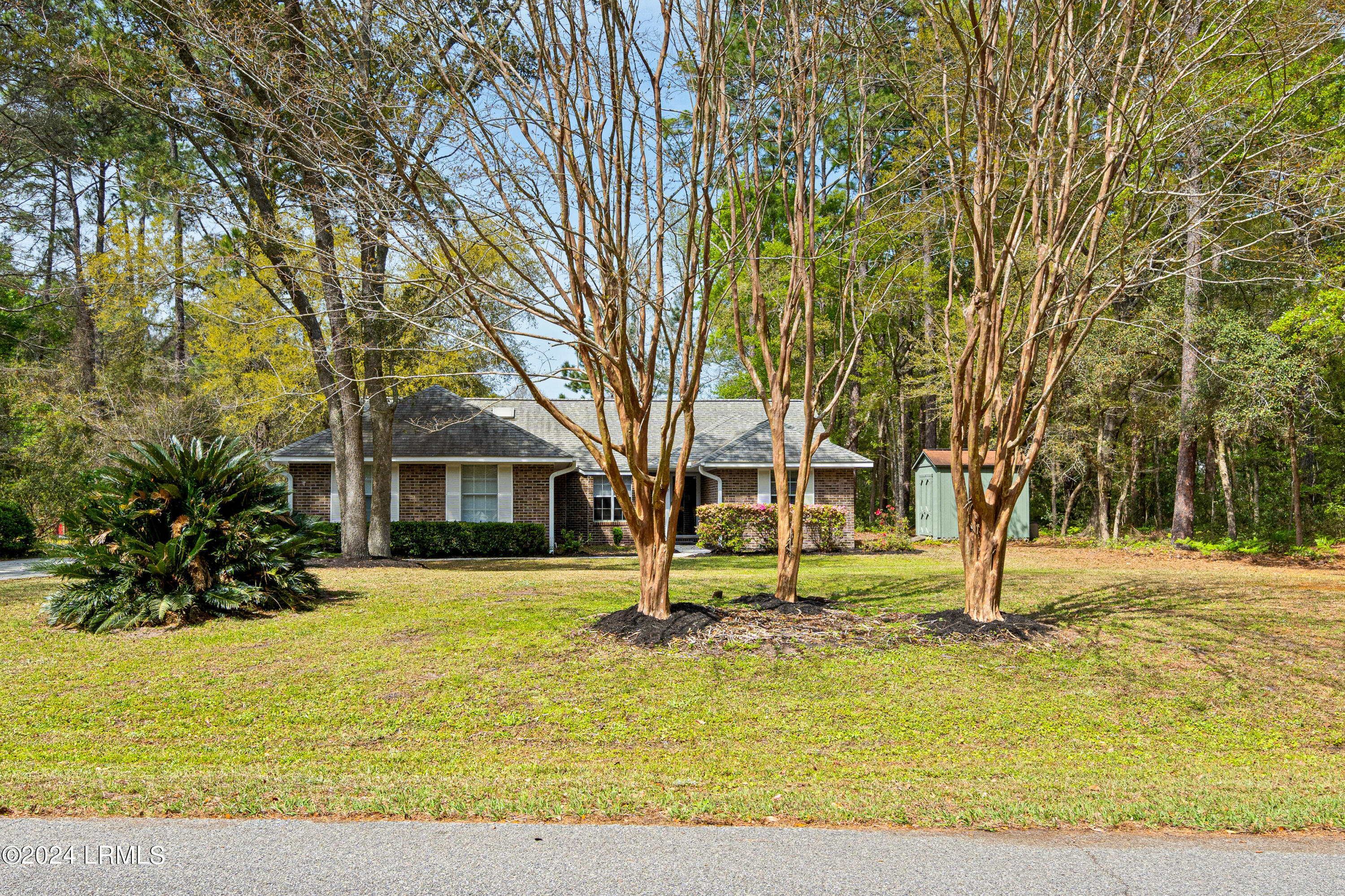 6 Royal Pines Boulevard