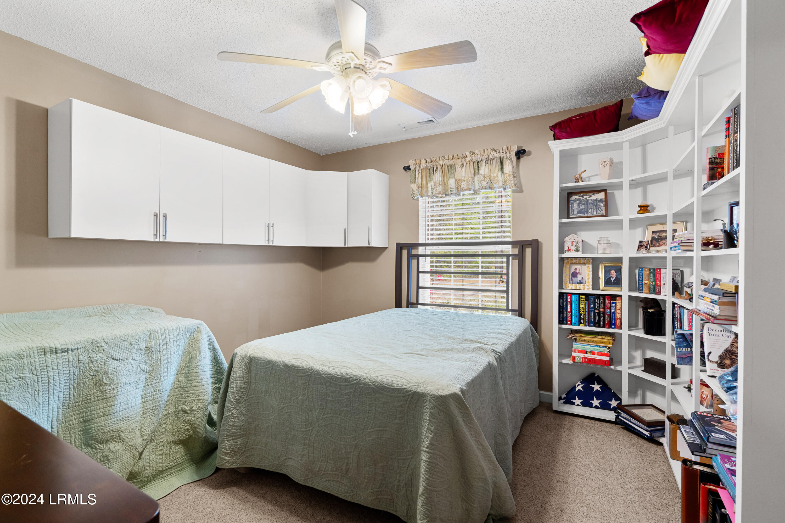 6 Royal Pines Boulevard