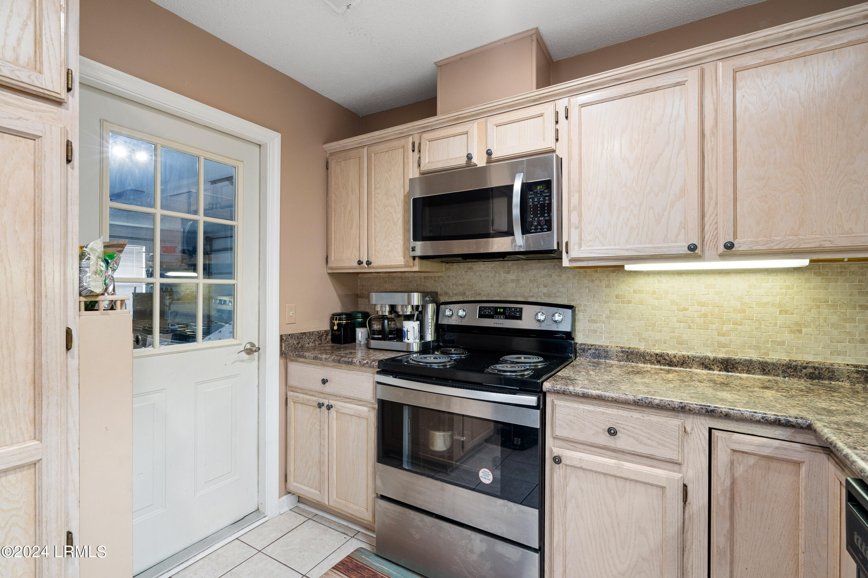 6 Royal Pines Boulevard