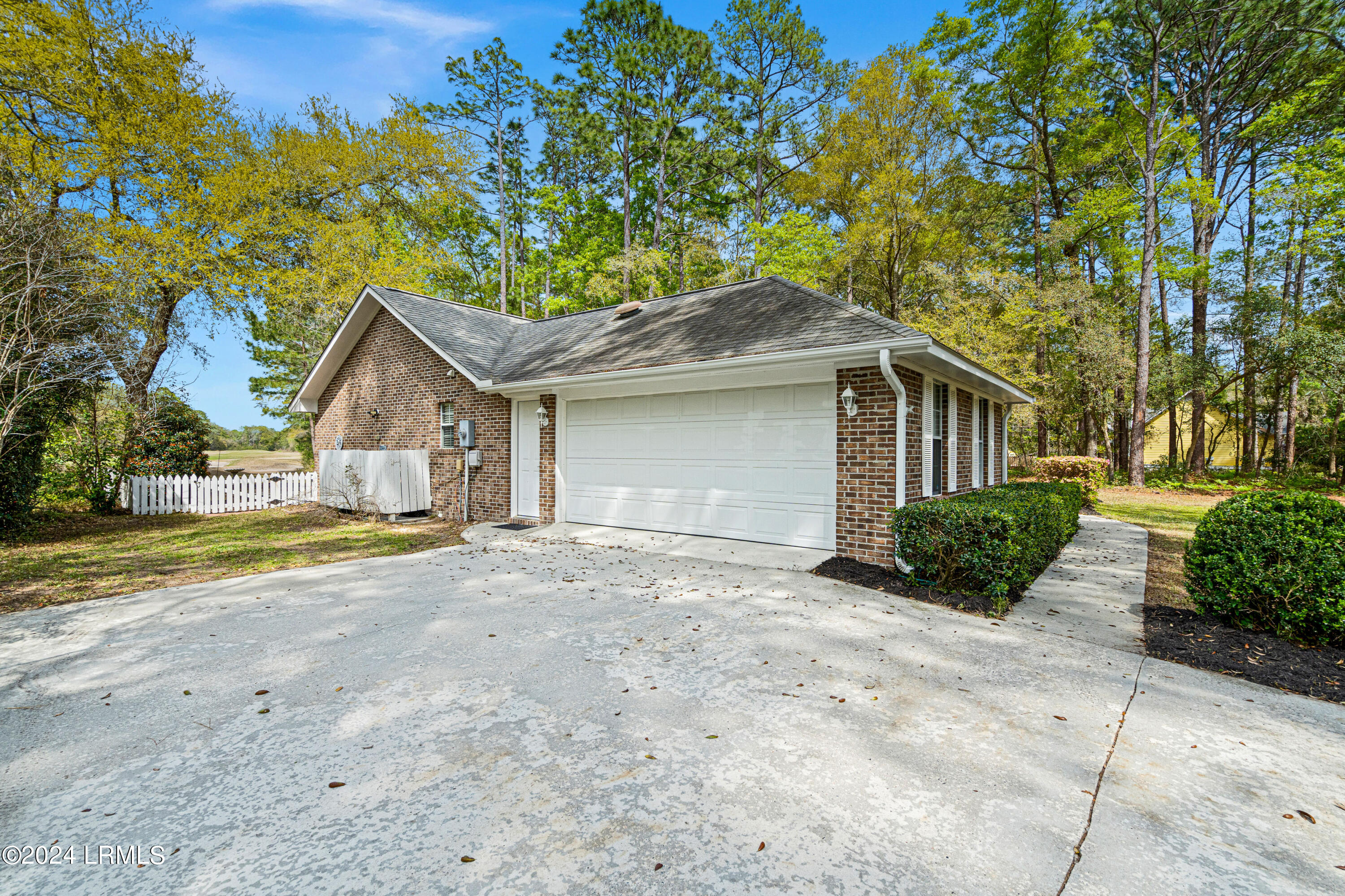6 Royal Pines Boulevard