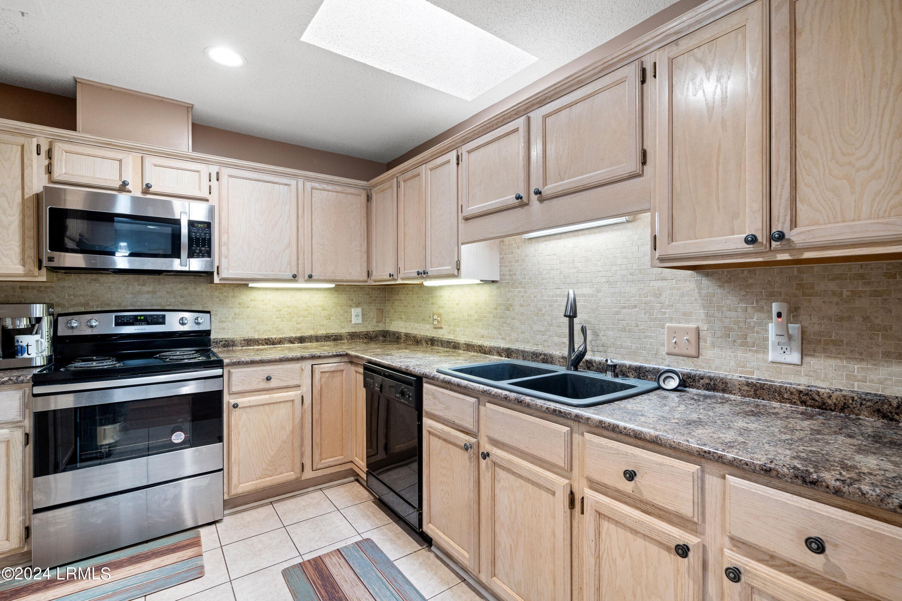 6 Royal Pines Boulevard