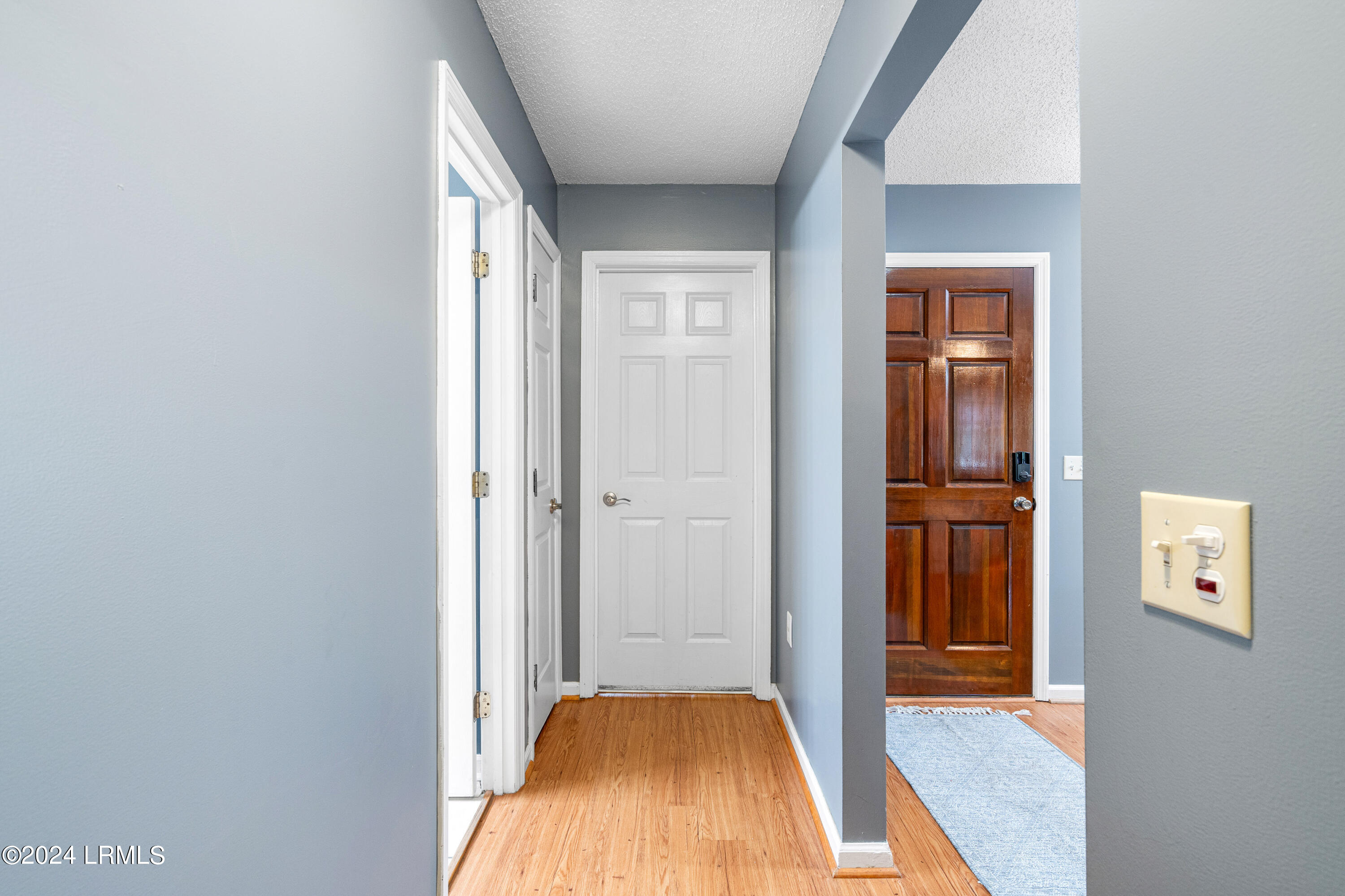 6 Royal Pines Boulevard