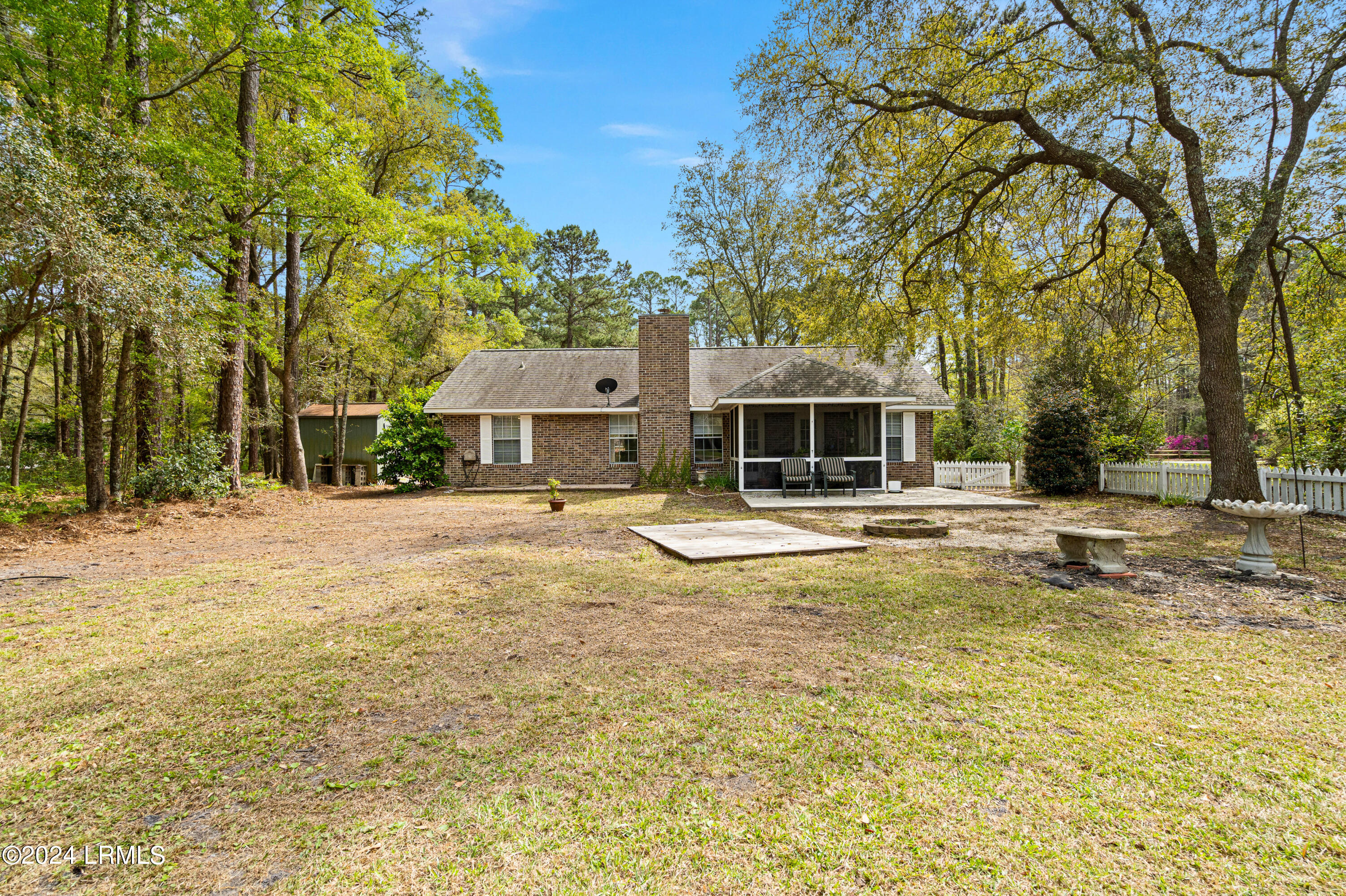 6 Royal Pines Boulevard
