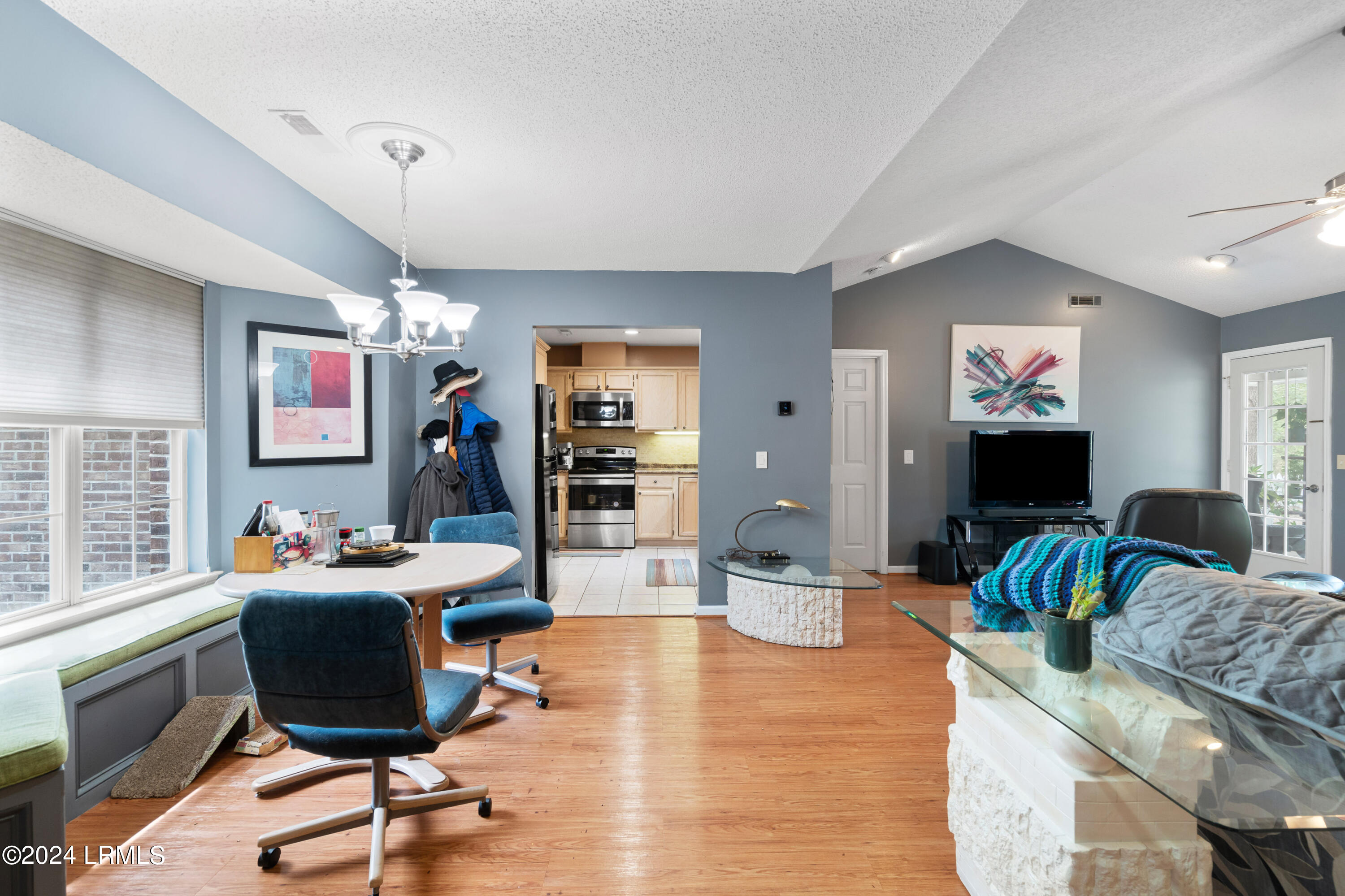 6 Royal Pines Boulevard