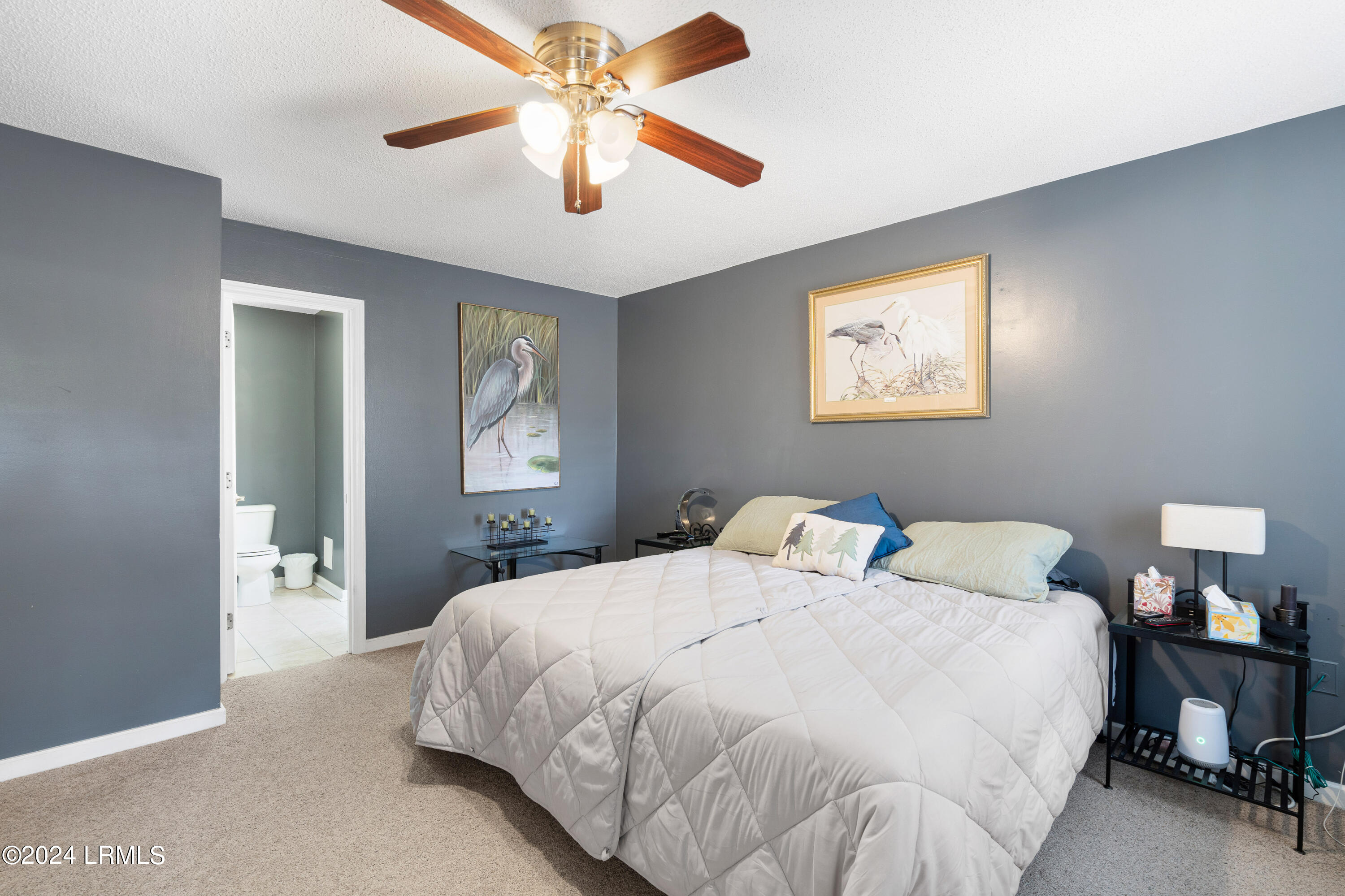 6 Royal Pines Boulevard