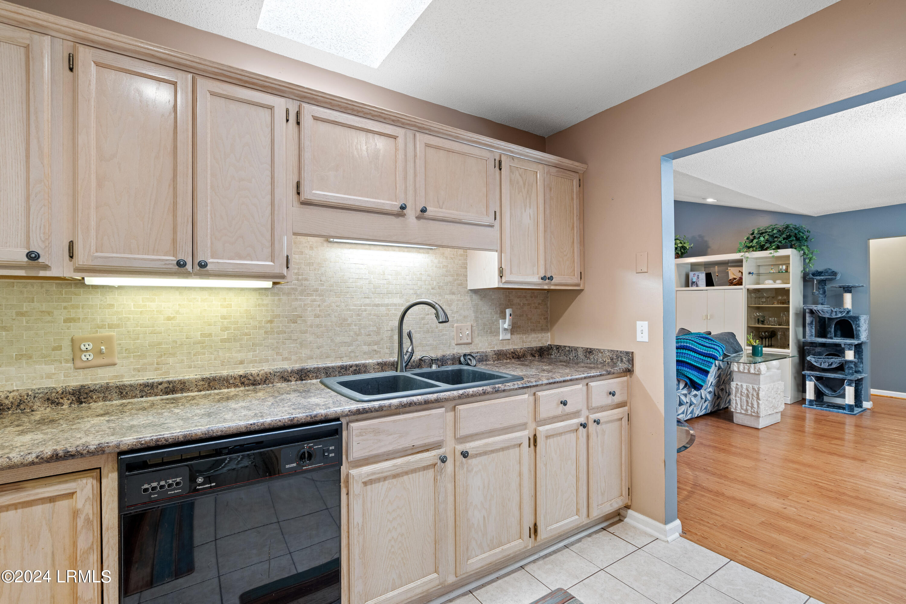 6 Royal Pines Boulevard