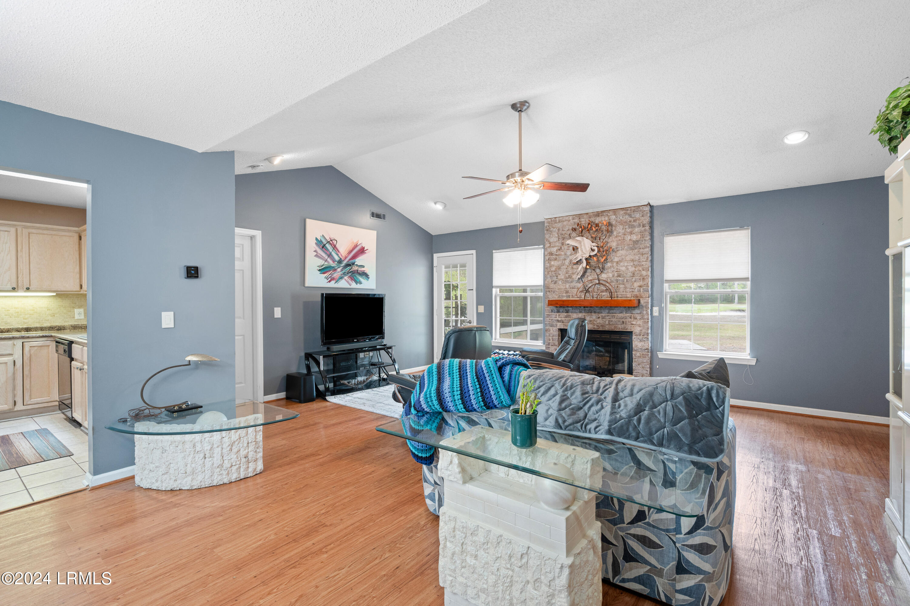 6 Royal Pines Boulevard