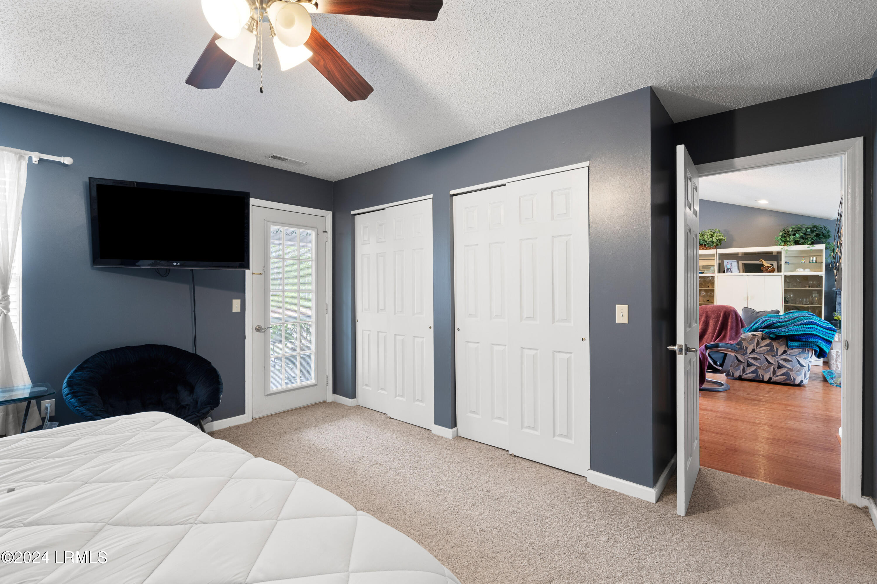 6 Royal Pines Boulevard