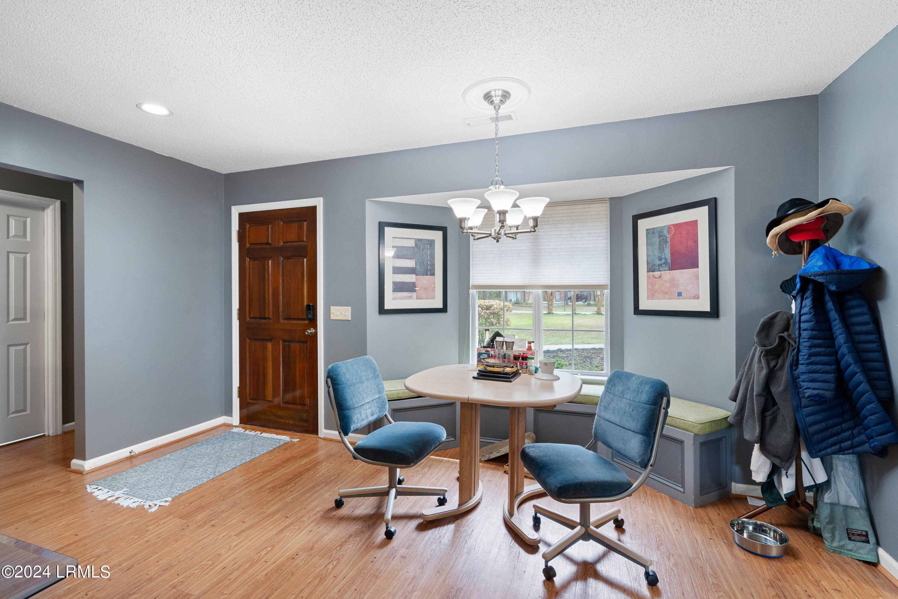 6 Royal Pines Boulevard