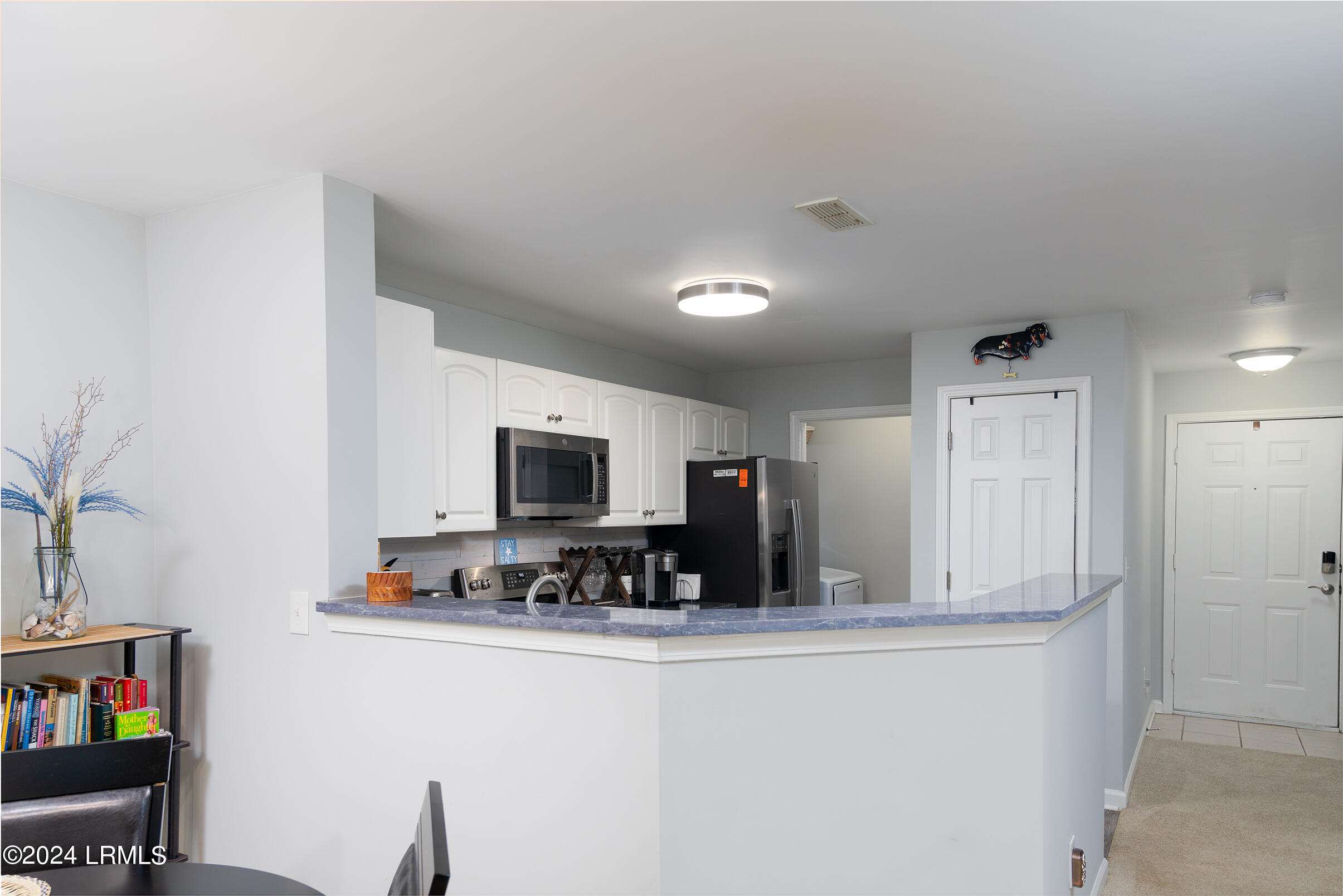 100 Kensington Boulevard, 809
