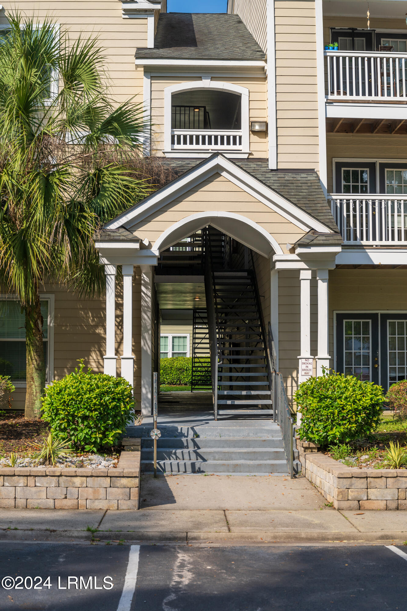 100 Kensington Boulevard, 809