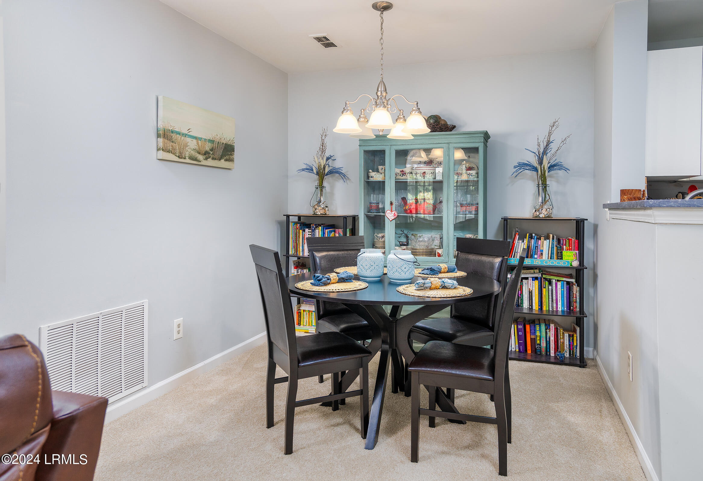 100 Kensington Boulevard, 809