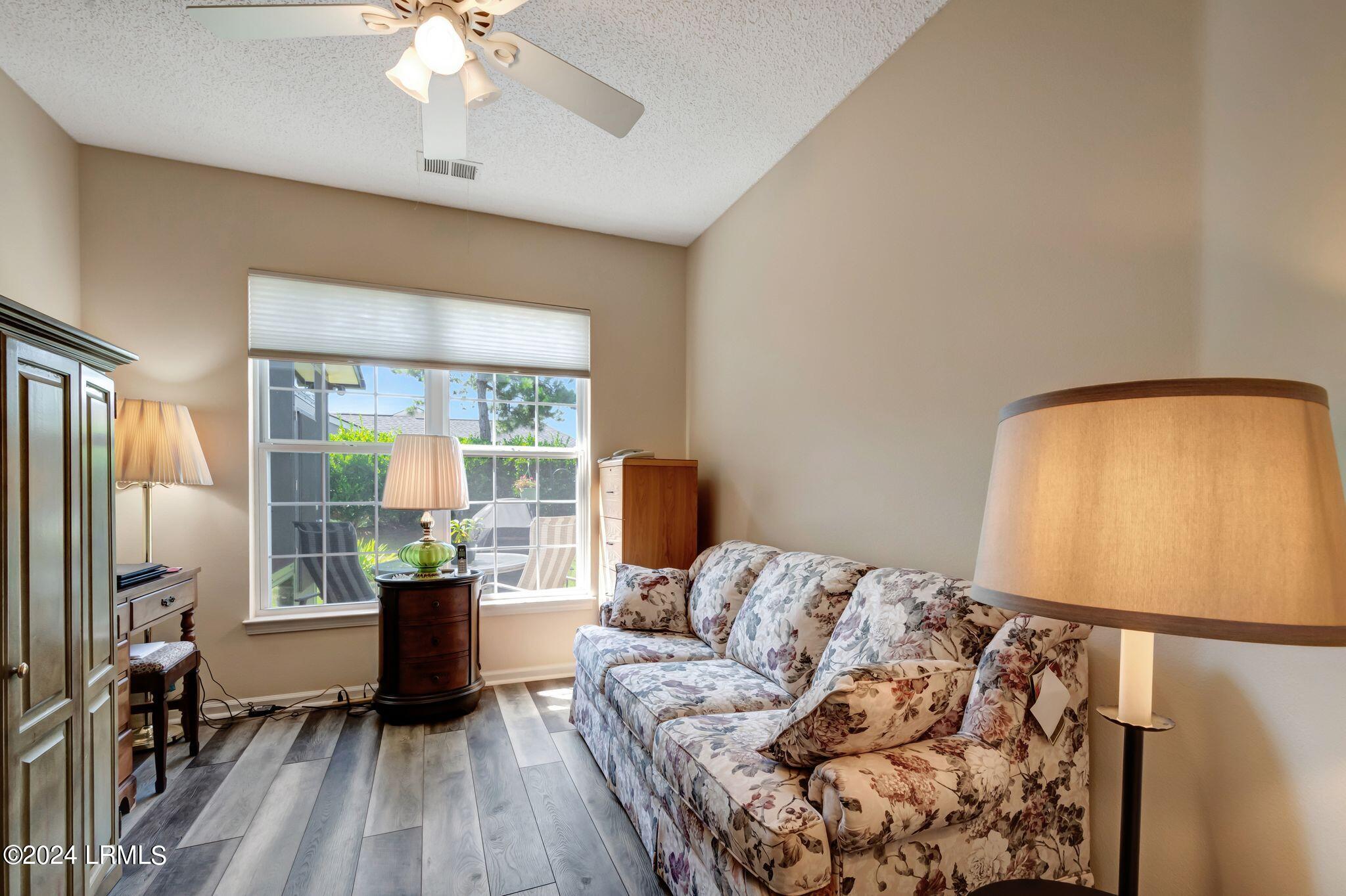 7 Larkspur Lane