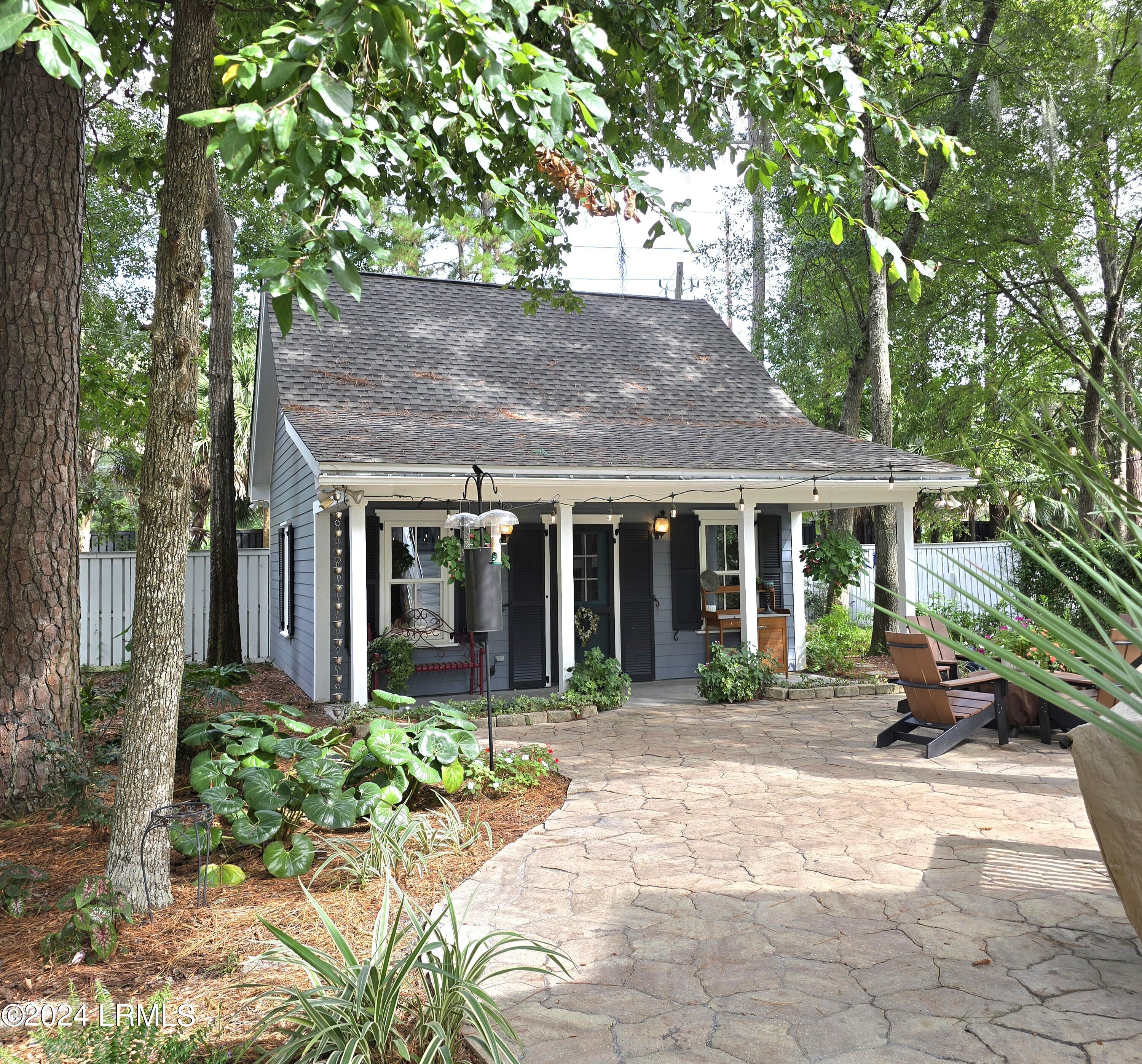 18 Hayek Street