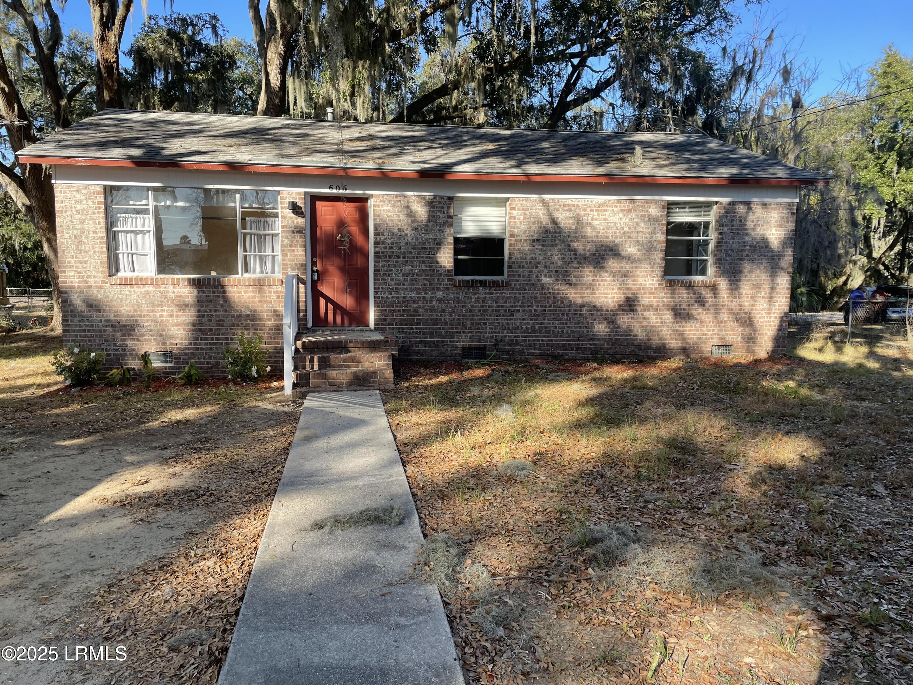 606 Greenway Court