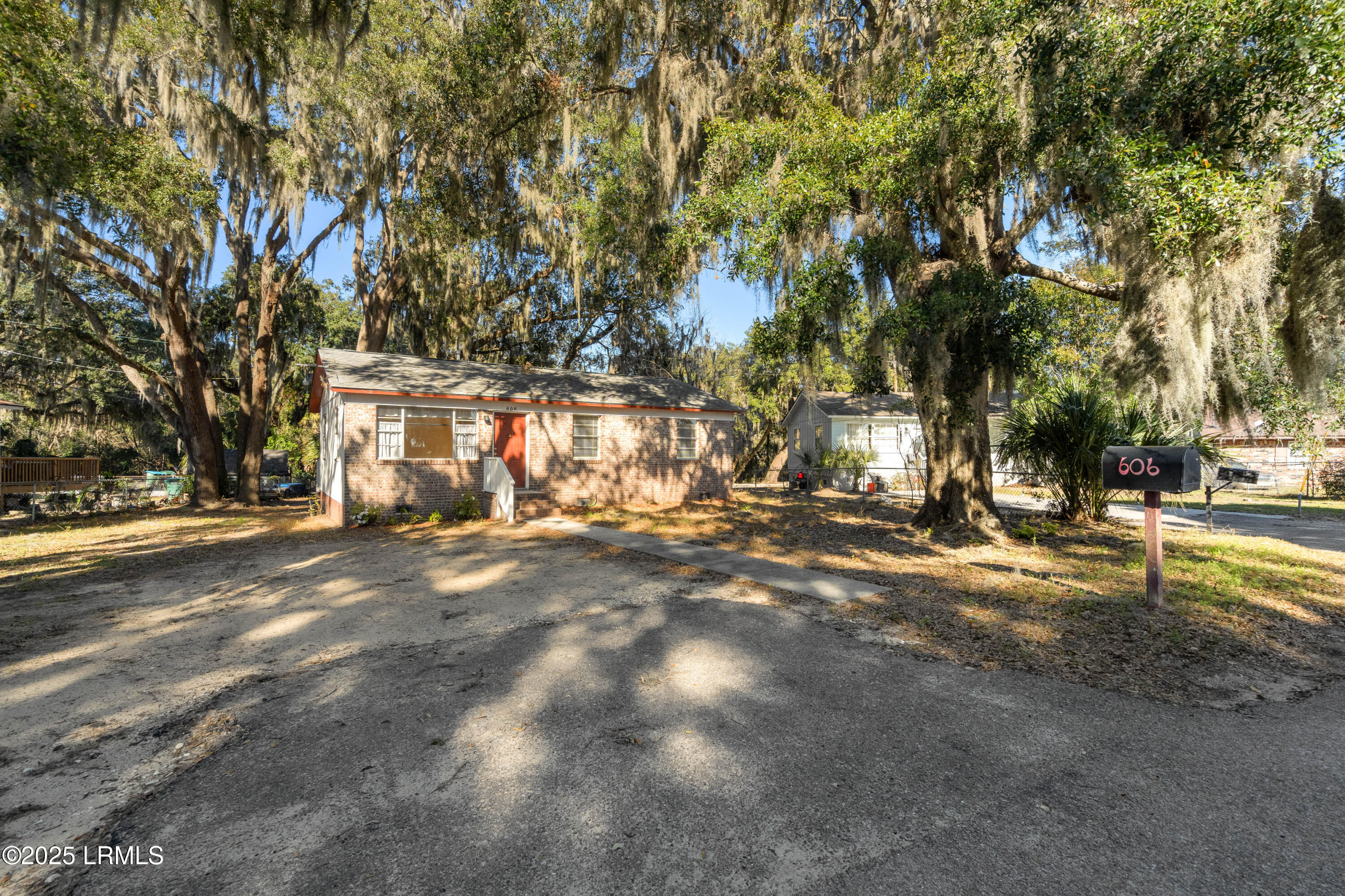 606 Greenway Court