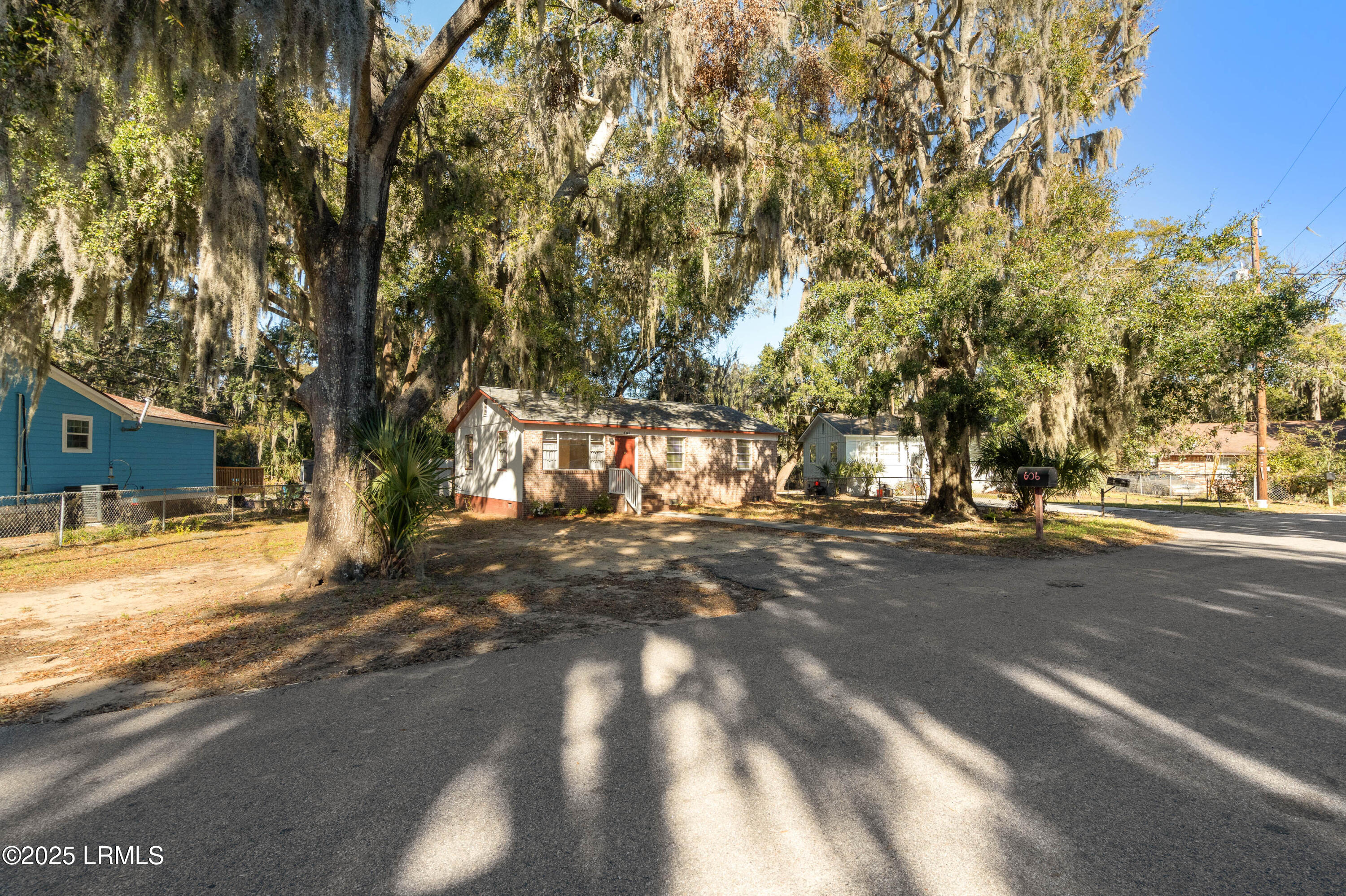606 Greenway Court