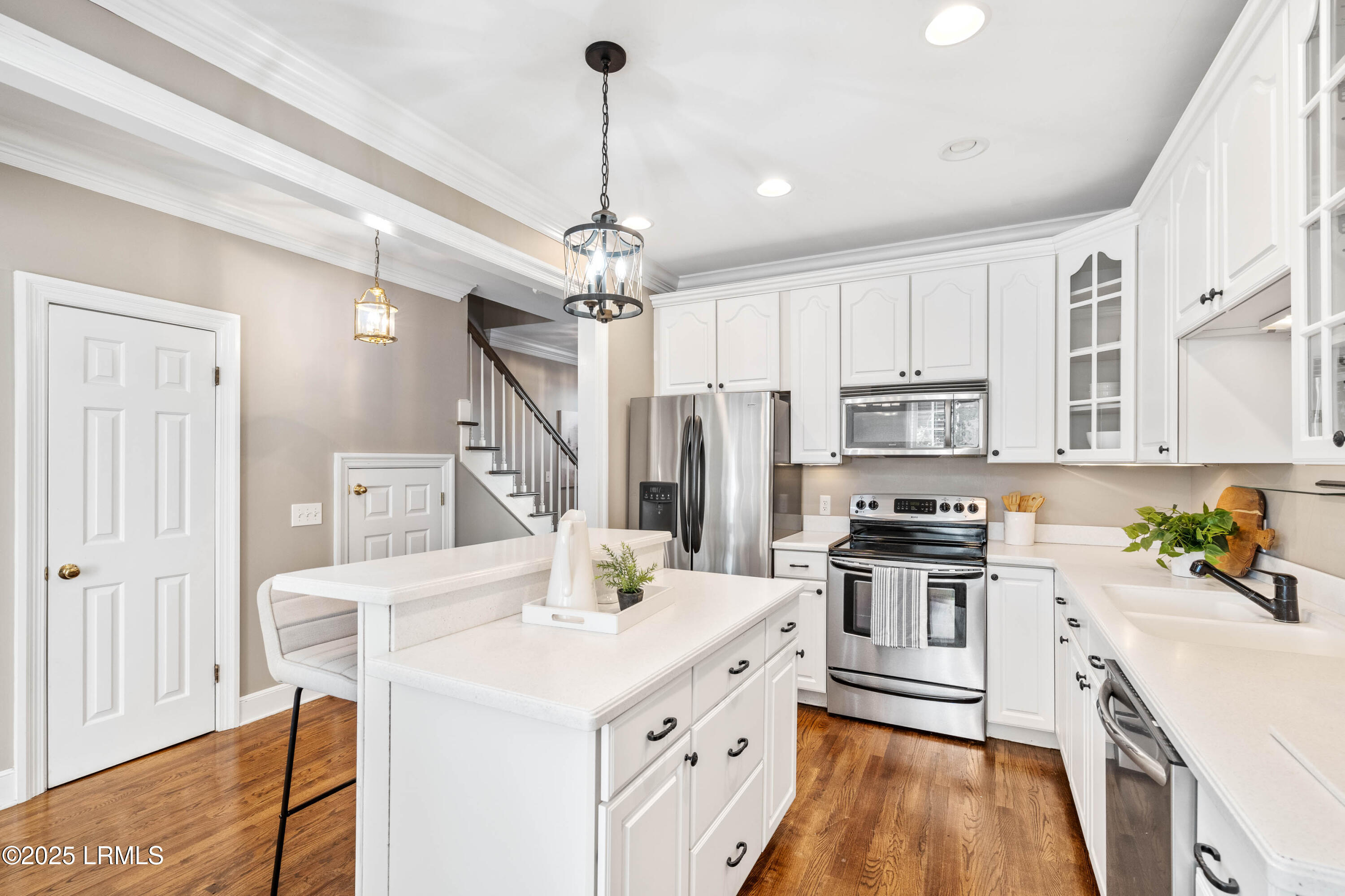895 Ribaut Road, 8