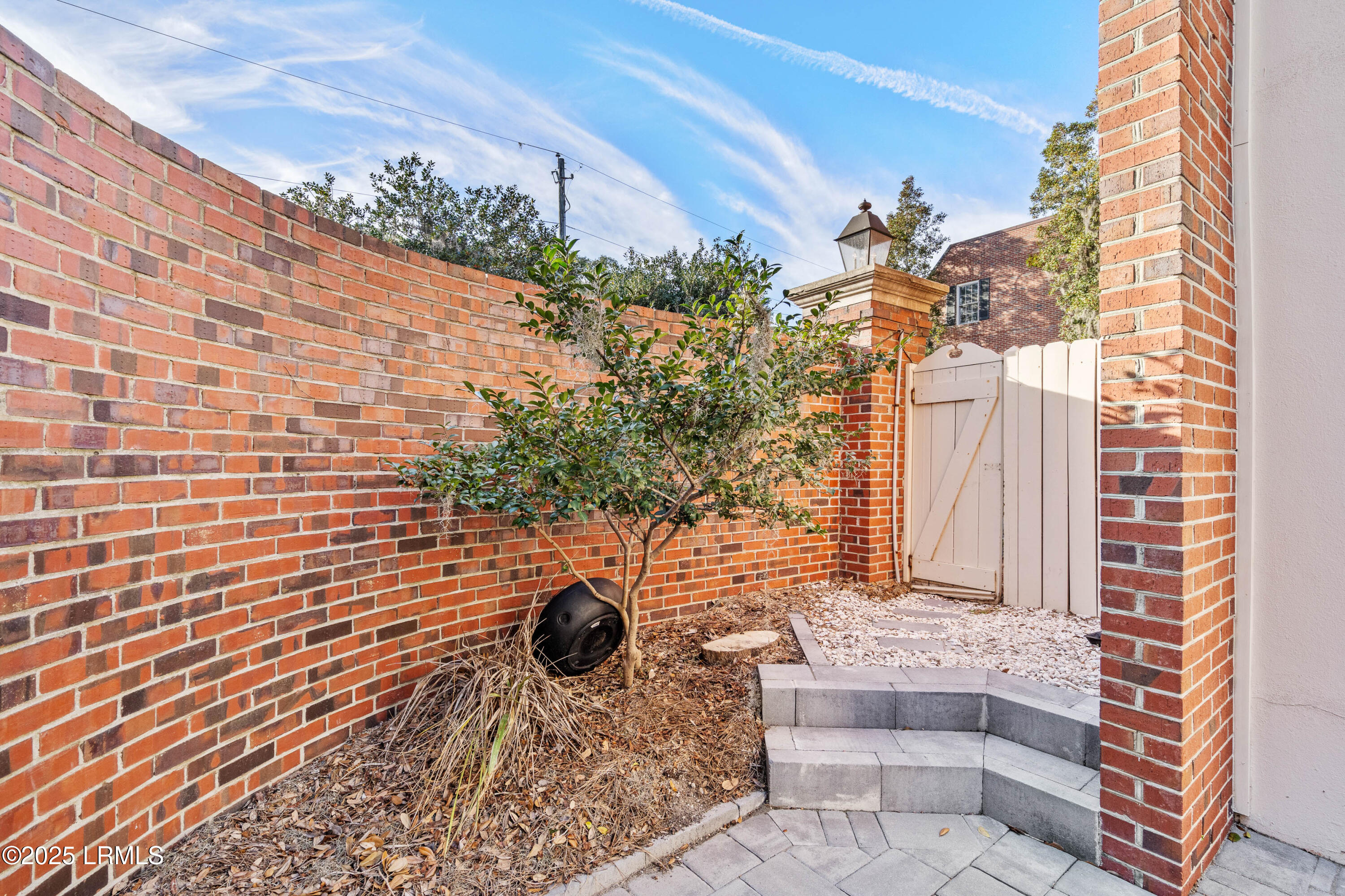 895 Ribaut Road, 8