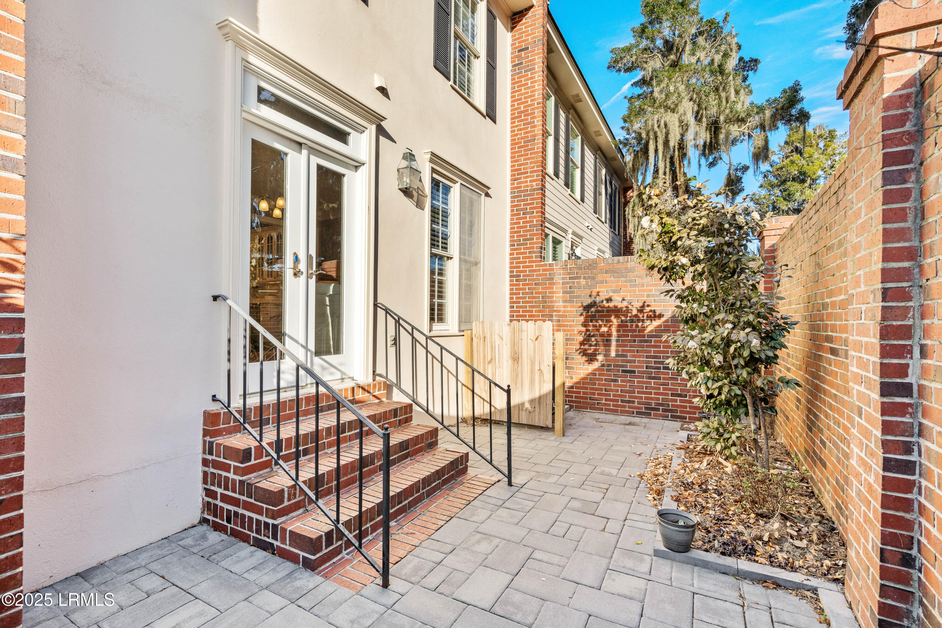 895 Ribaut Road, 8