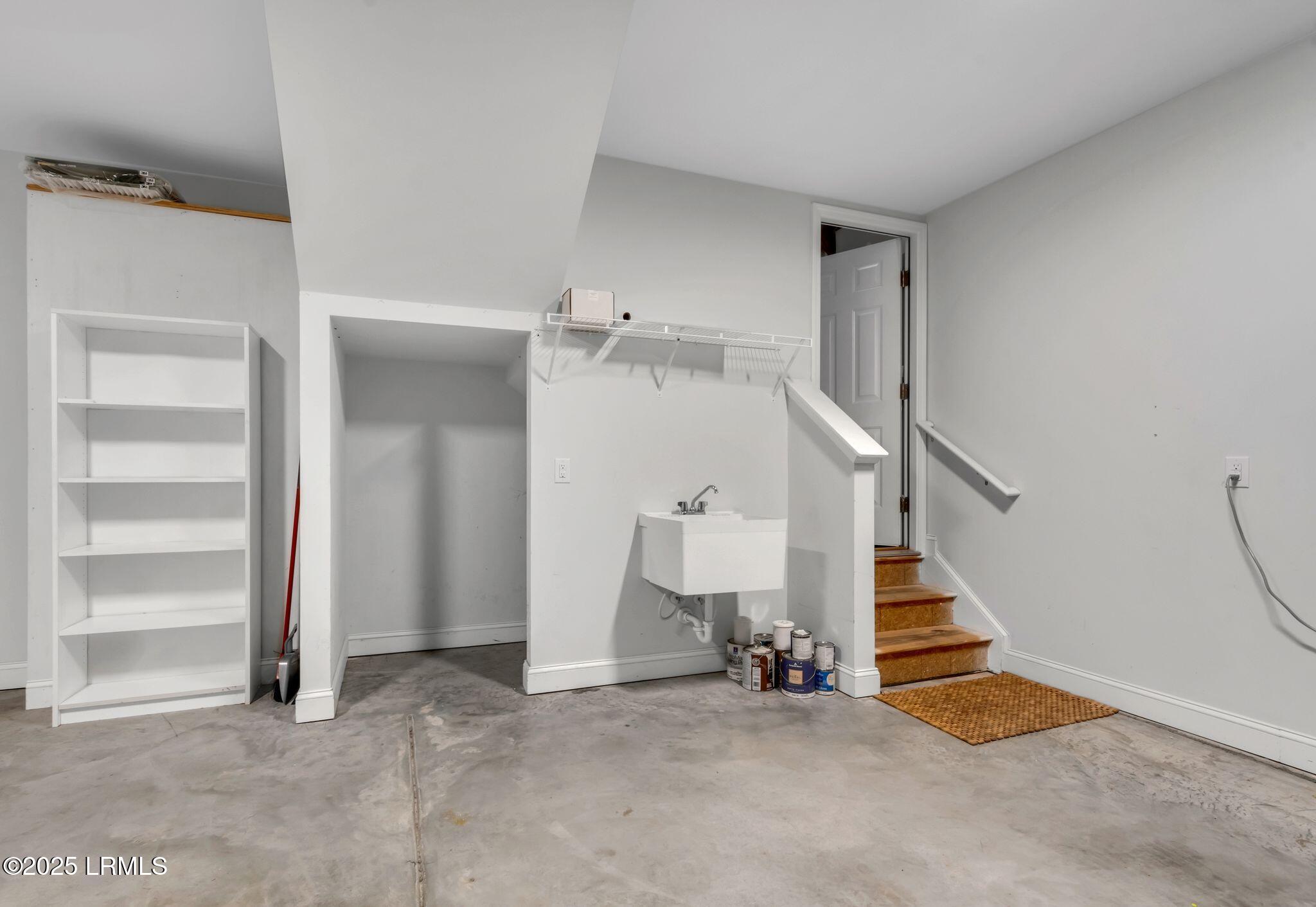 35 Heathrow Avenue