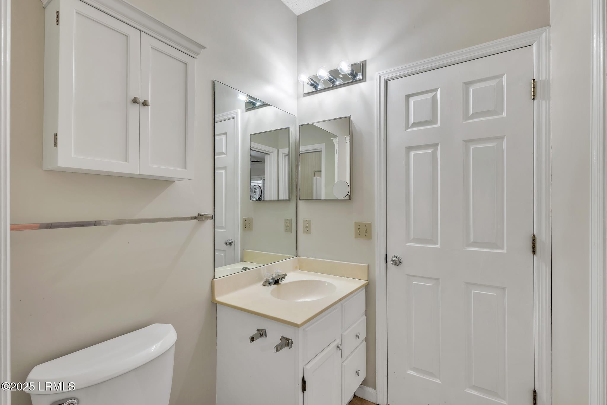 232 White Oaks Circle