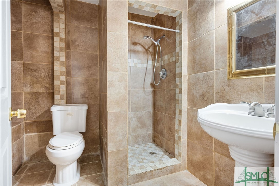 6 Earl Court