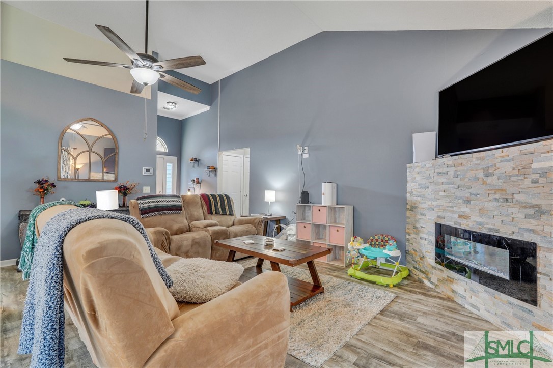 160 Nandina Way