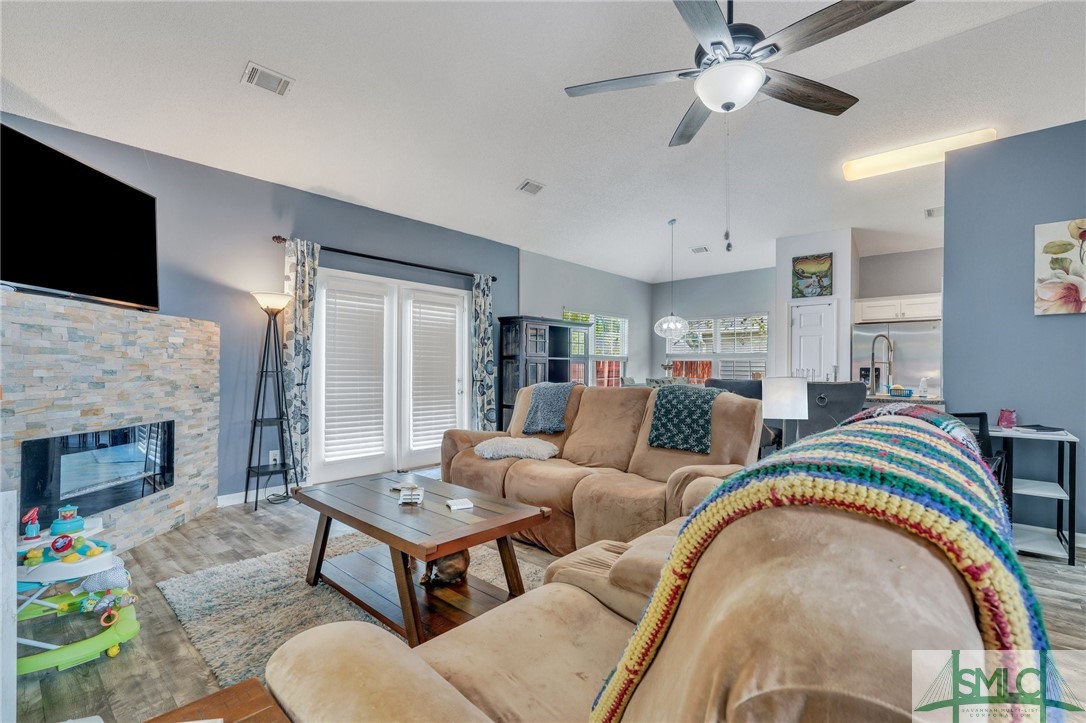 160 Nandina Way
