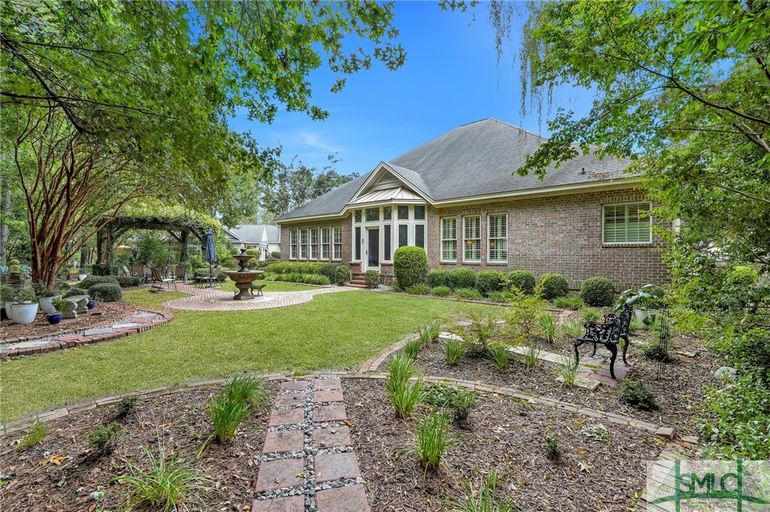 17 Lake Heron Court W
