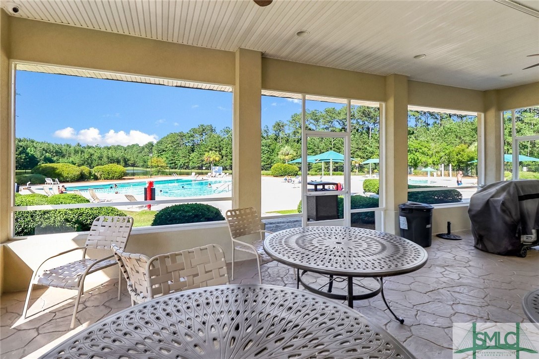 17 Lake Heron Court W