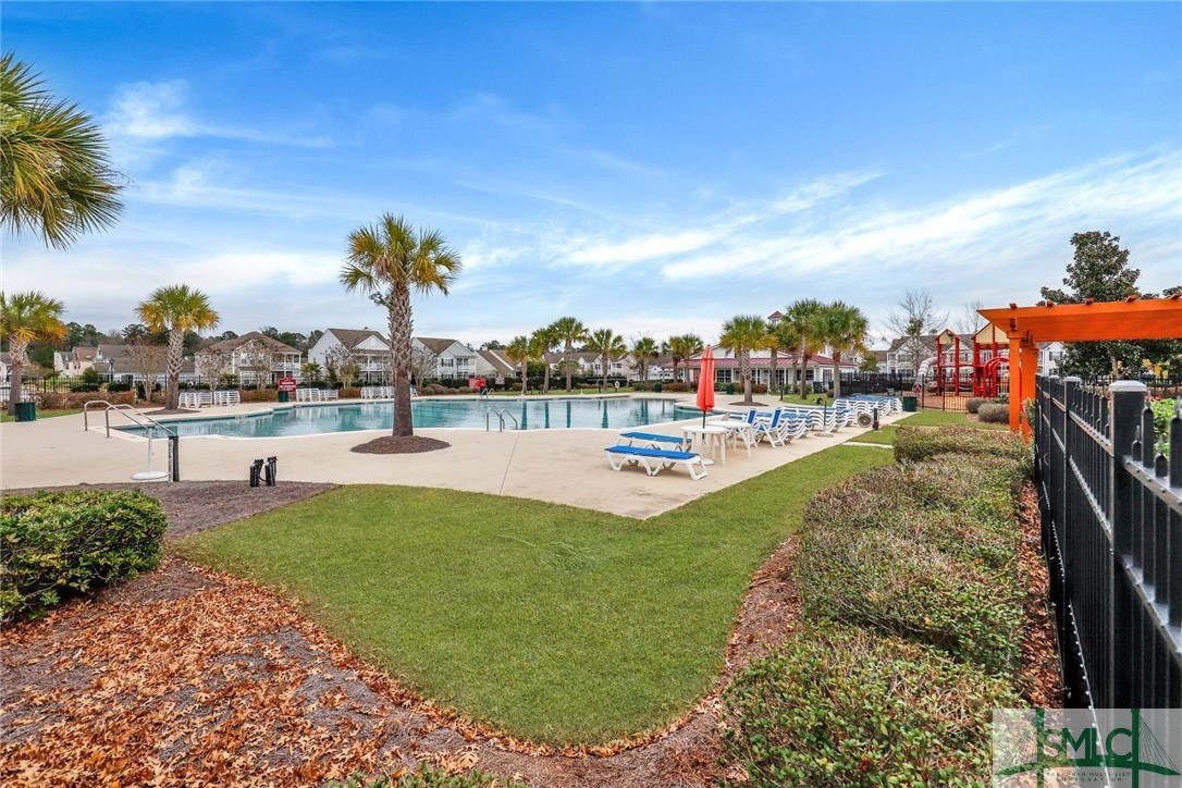 17 Lake Heron Court W