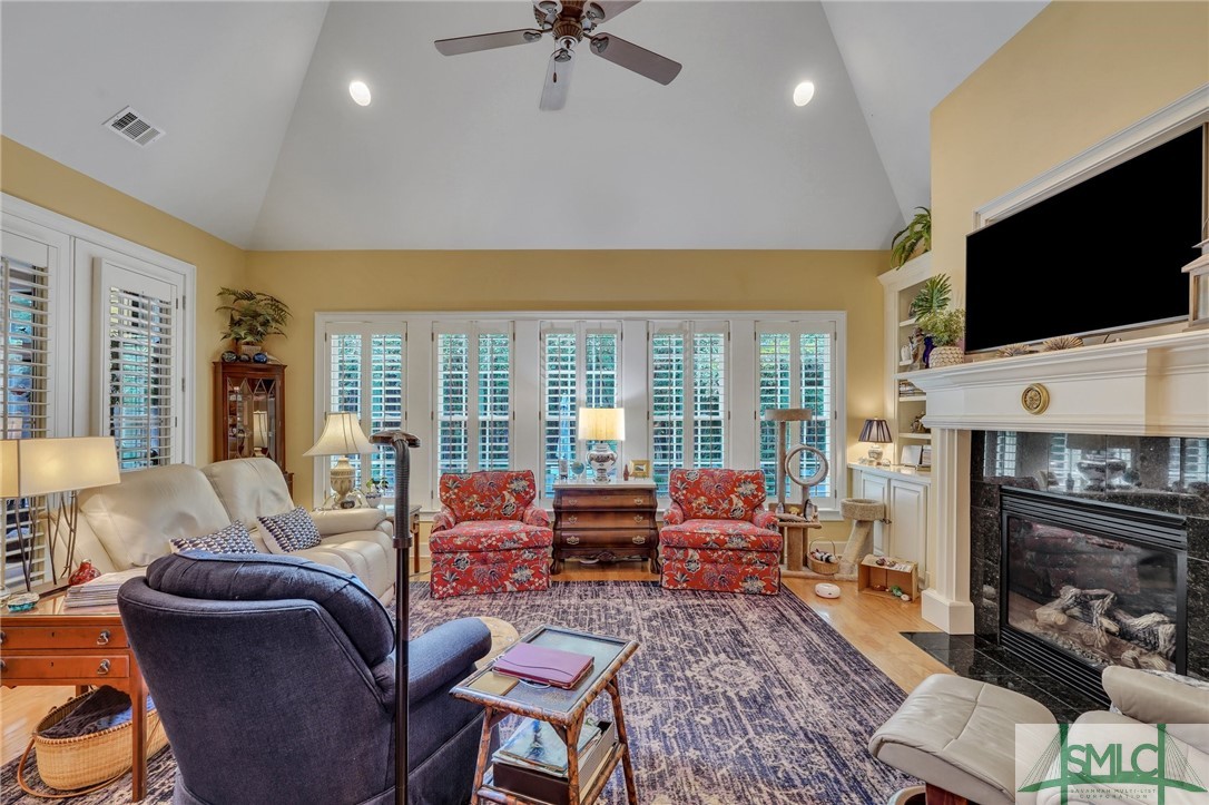 17 Lake Heron Court W