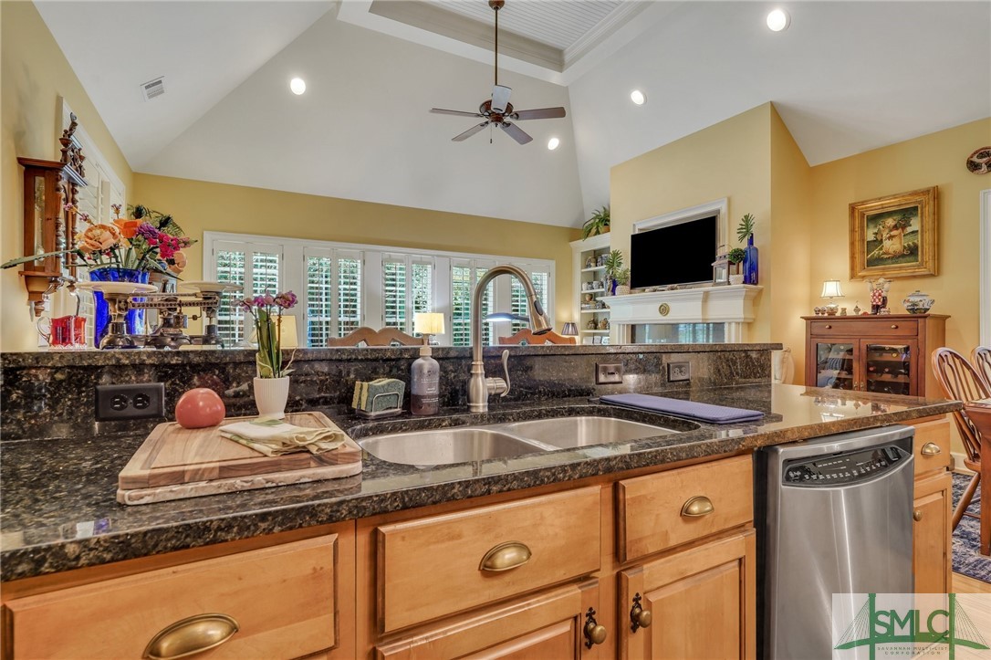 17 Lake Heron Court W