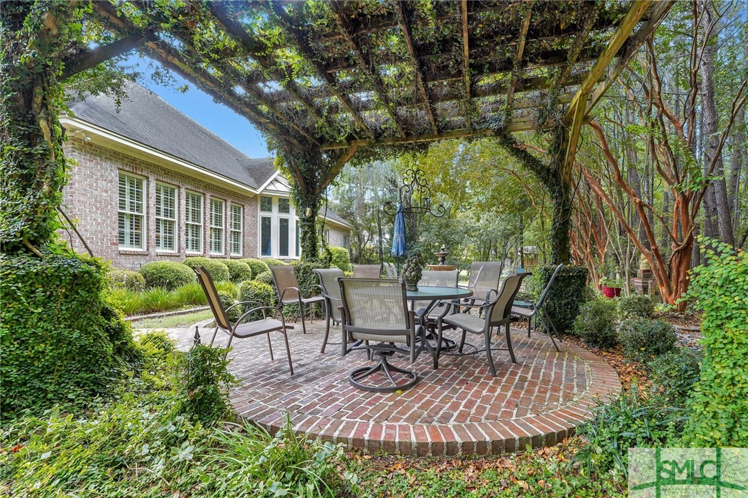 17 Lake Heron Court W