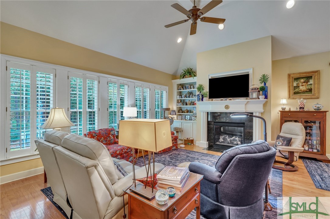 17 Lake Heron Court W
