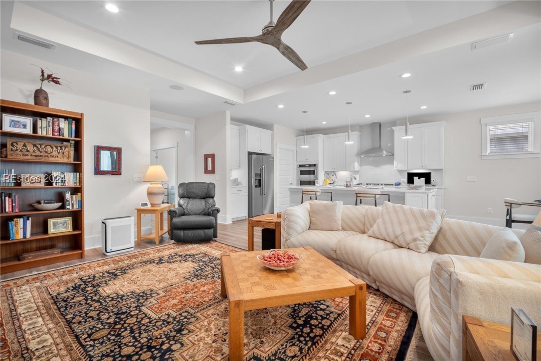 675 Sun Daze Court