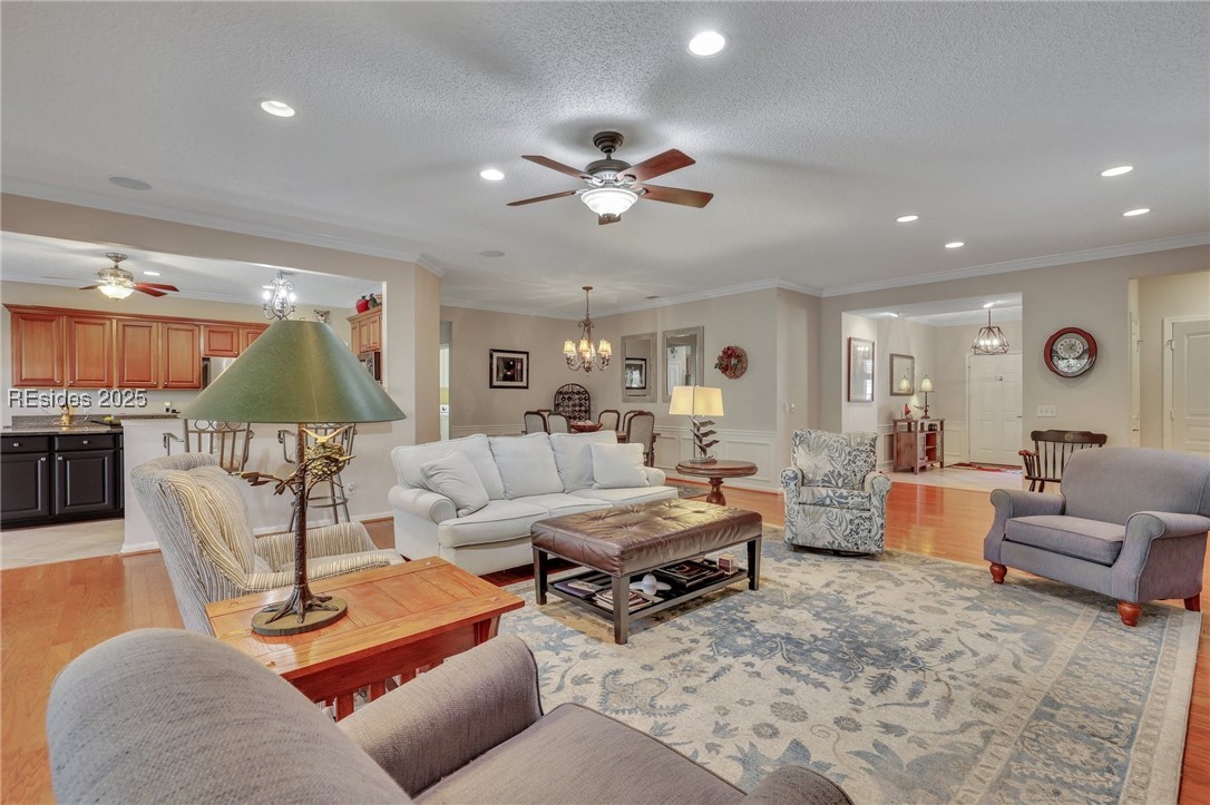 15 Amaryllis Lane