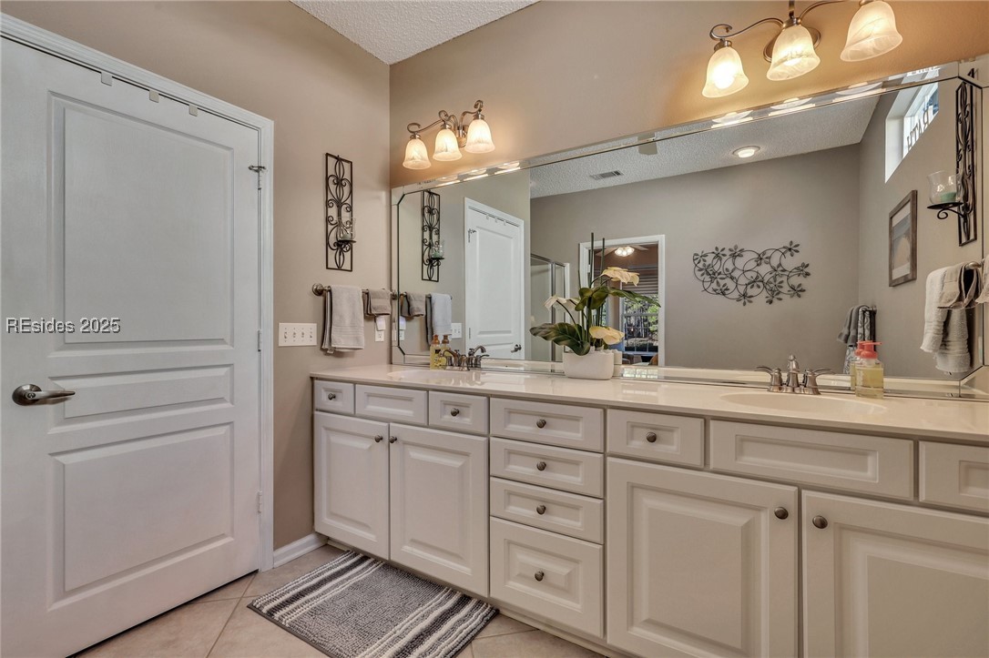 15 Amaryllis Lane