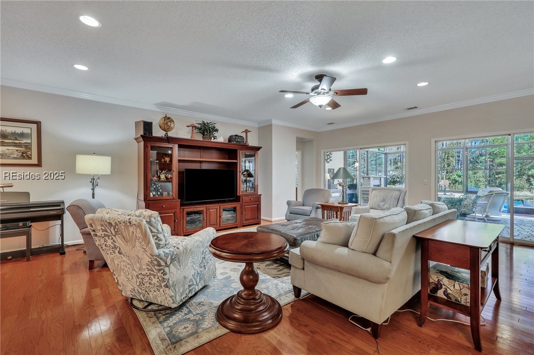15 Amaryllis Lane