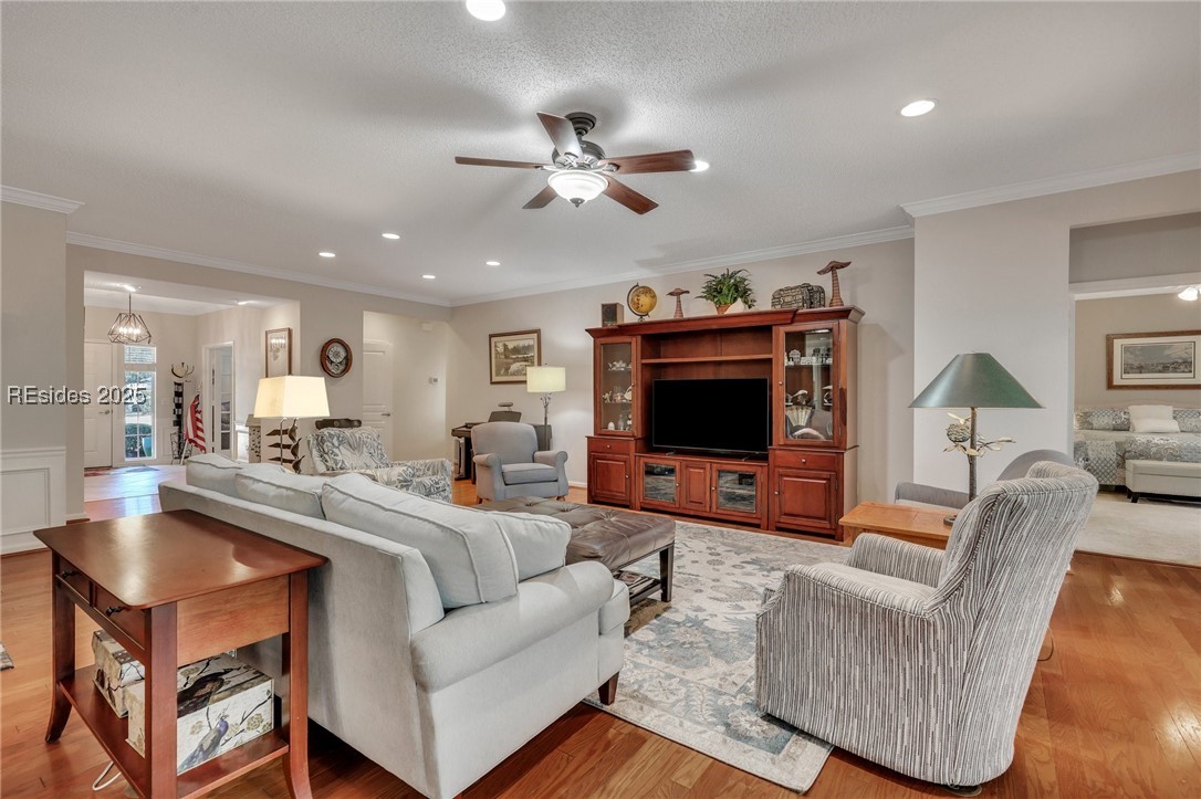 15 Amaryllis Lane