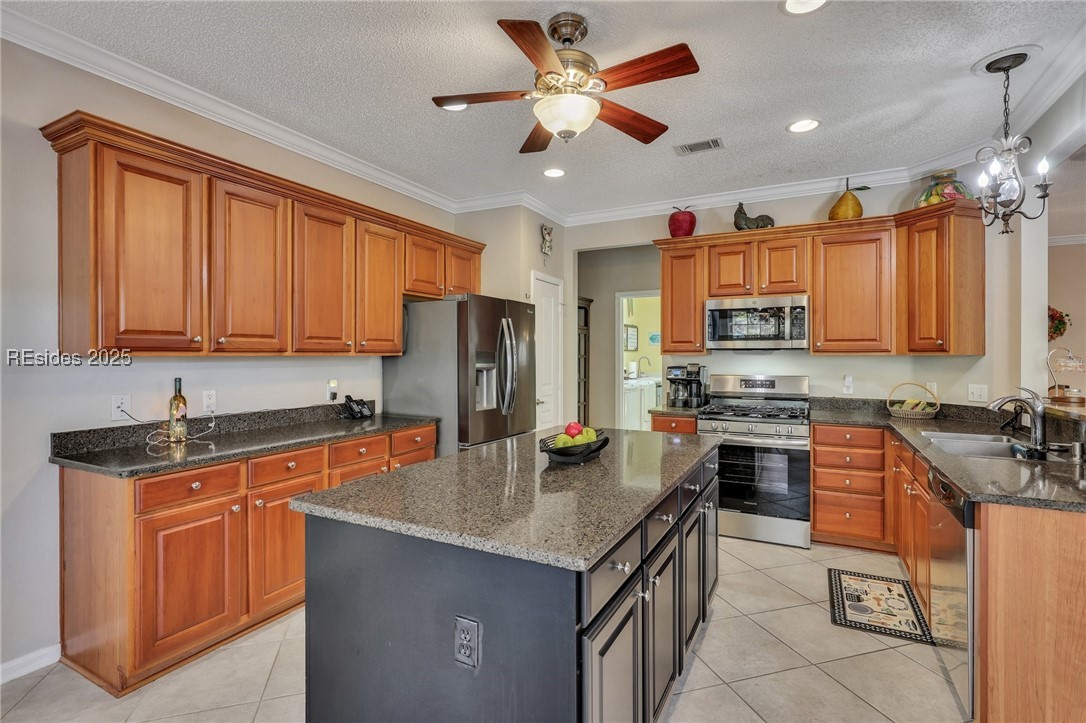 15 Amaryllis Lane