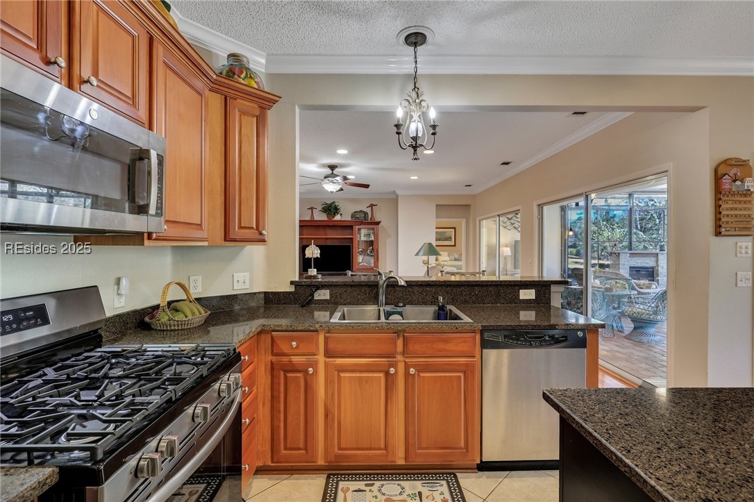 15 Amaryllis Lane