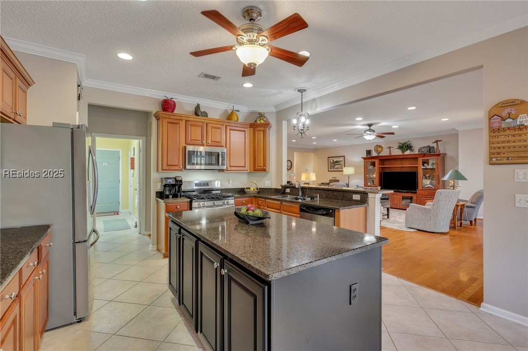 15 Amaryllis Lane