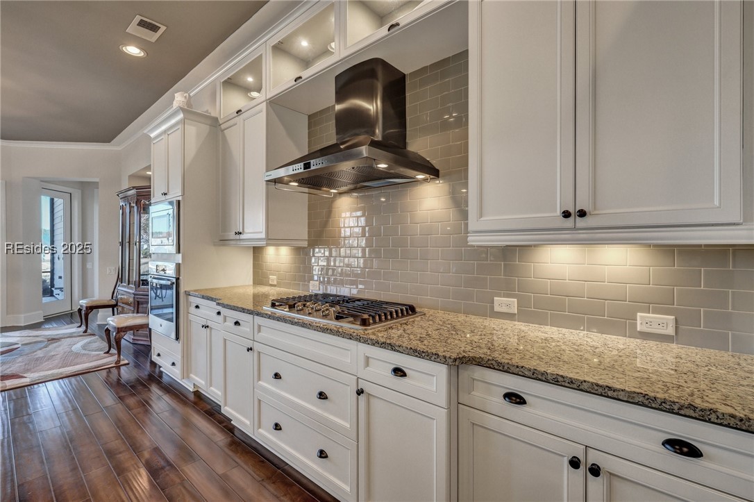 427 Lake Bluff Drive