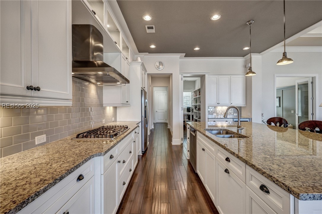 427 Lake Bluff Drive