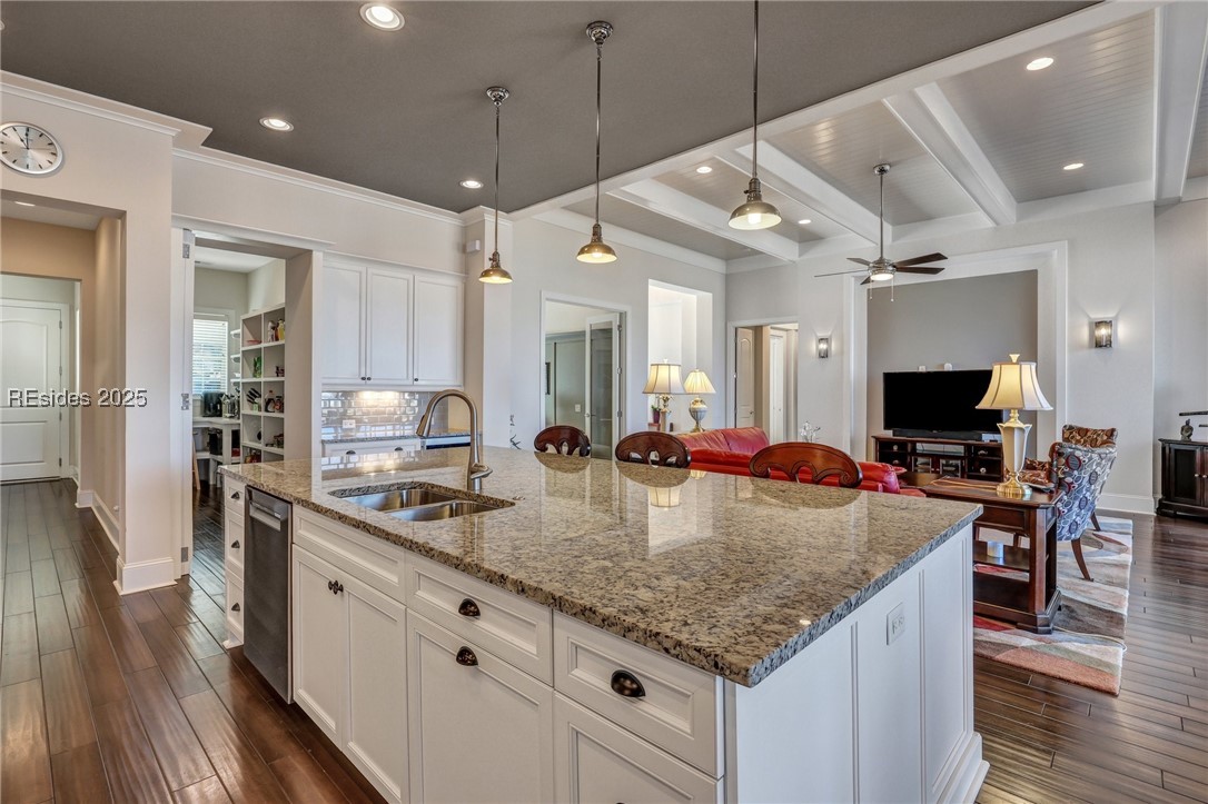 427 Lake Bluff Drive