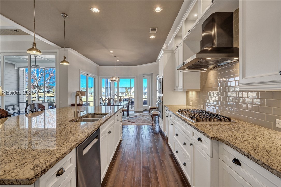 427 Lake Bluff Drive