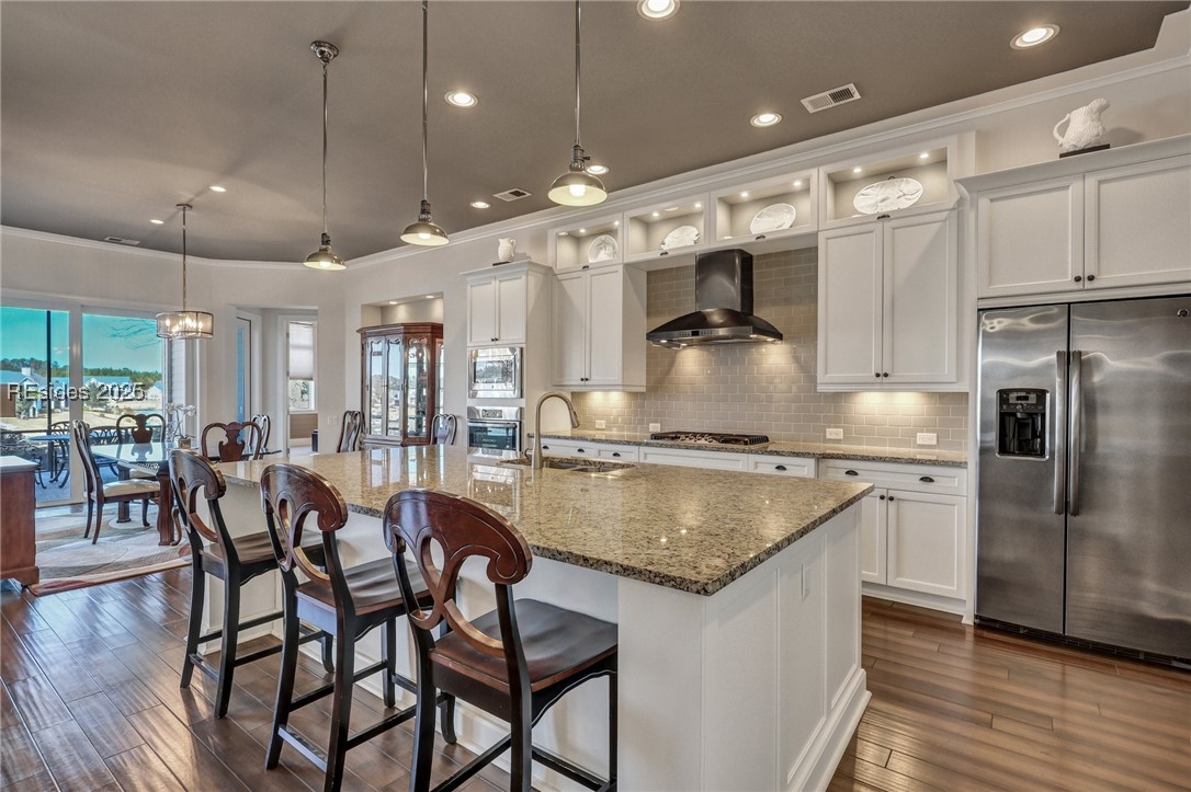 427 Lake Bluff Drive