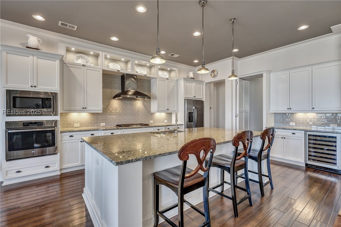 427 Lake Bluff Drive